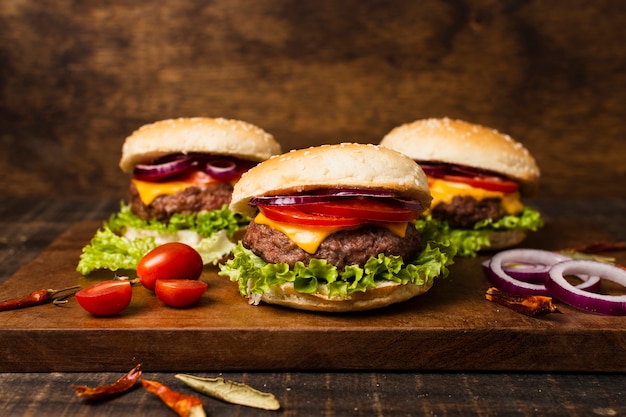 Close-up of burgers on wooden tray Photo | Free Download