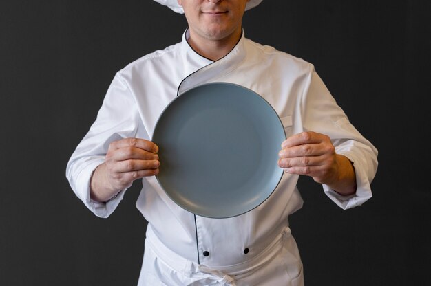 Free Photo | Close-up chef holding plate