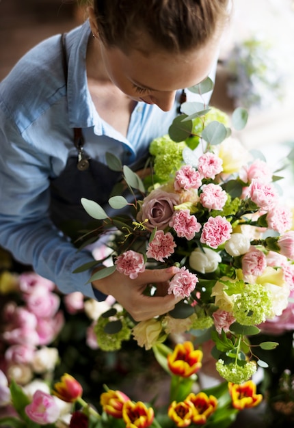 Premium Photo | Close up florist flower arrangement skill