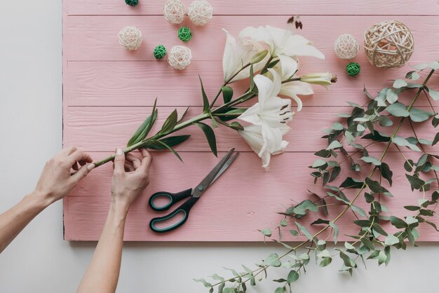 Free Photo | Close-up hands holding flowers