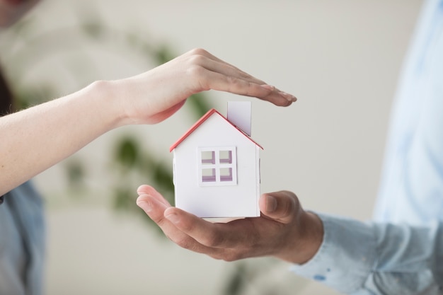 close-up-hands-protecting-small-house-model_23-2148204008.jpg (626×417)