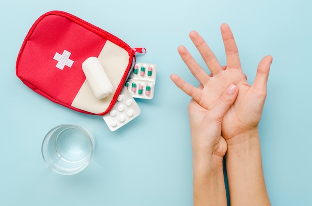 free-photo-close-up-hands-with-medication