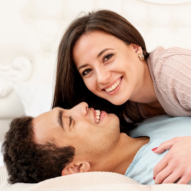 Free Photo Close Up Happy Couple In The Bedroom