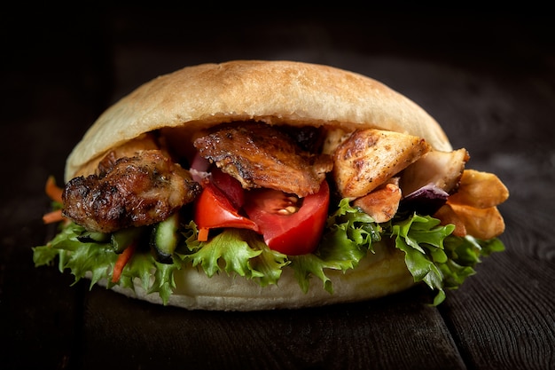 close-up-kebab-sandwich_124865-1097.jpg