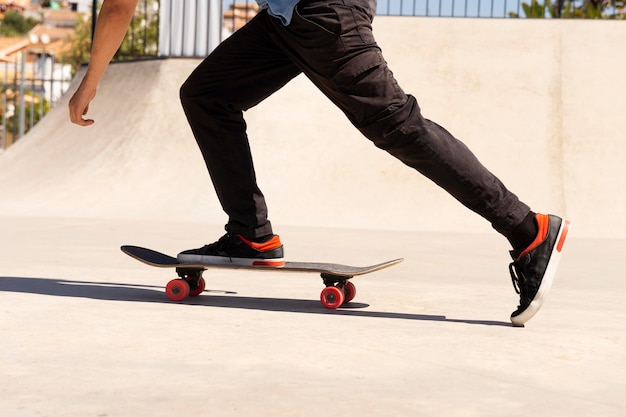 Free Photo | Close up leg on skateboard