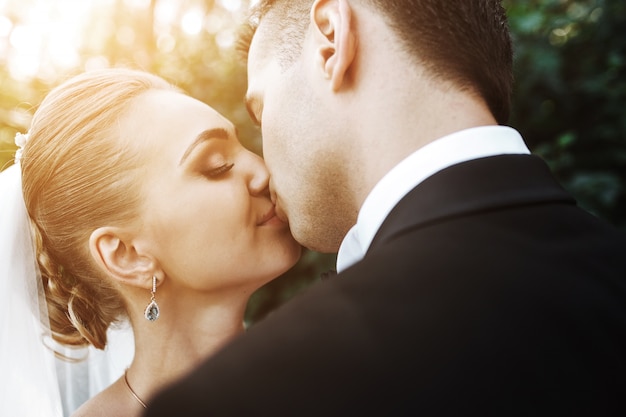 Free Photo Closeup Of Newlyweds In Love Kissing