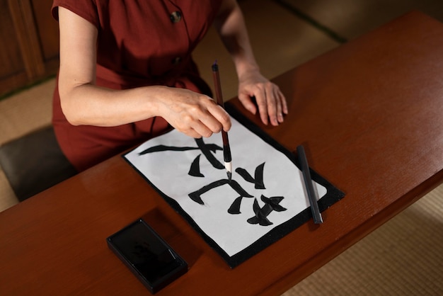 free-photo-close-up-on-teacher-doing-japanese-calligraphy-called-shodo