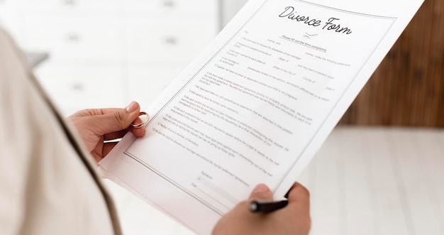 Close-up parent holding divorce form | Free Photo