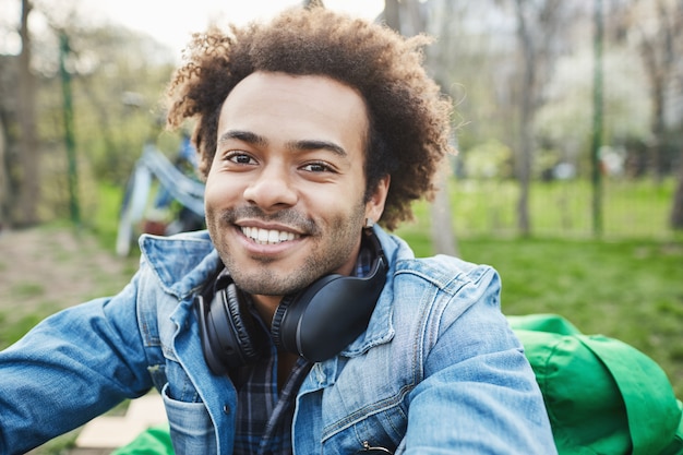 Free Photo | Close-up portrait of attractive unshaved dark-skinned man