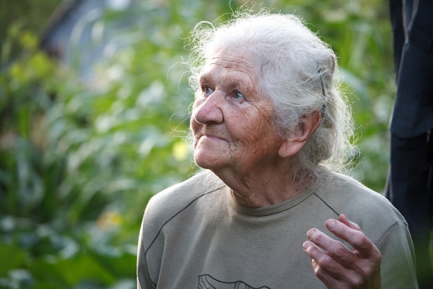 Premium Photo Closeup Portrait Of An Old Woman With Gray Hair