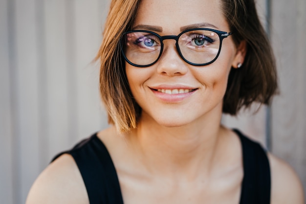 Premium Photo Close Up Portrait Of Young Happy Woman In Glasses With Pretty Smile And Blue Eyes Short Hair Casual Dressed Happy People Concept