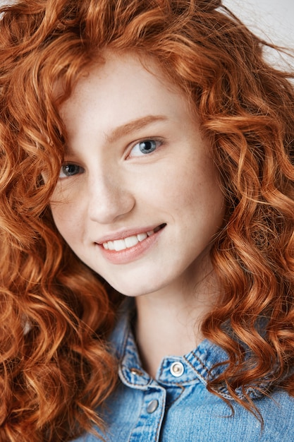 Free Photo Close Up Of Redhead Beautiful Girl With Freckles Smiling 