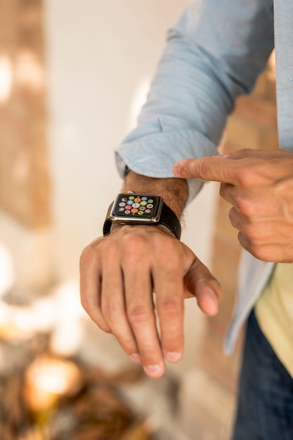 smartwatch with hands free