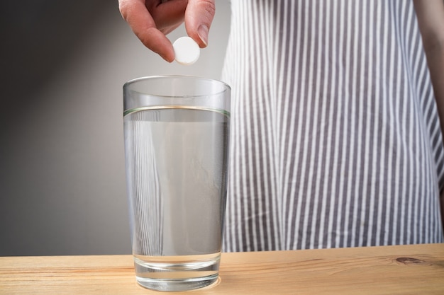 Premium Photo Close Up Sparkling Water Glass With Dissolving