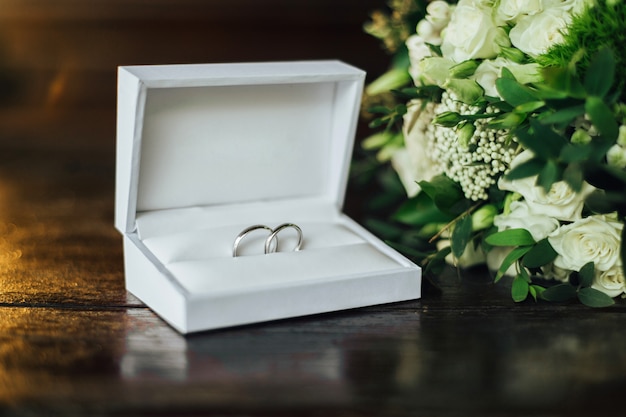 up wedding ring box