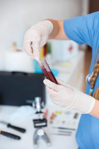 A vet working with blood sample | Photo: Freepik