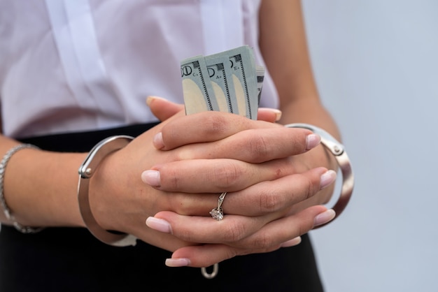 Close-up of woman hands in handcuffs. | Photo: Freepik