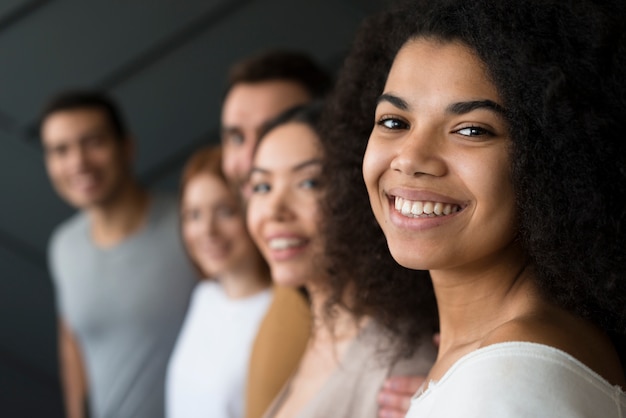 Close-up young people smiling | Free Photo