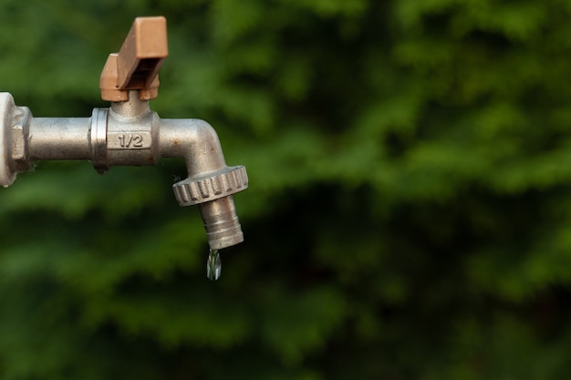 Premium Photo | Closeup of a dripping street crane