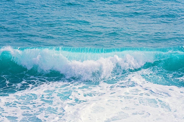 Premium Photo | Closeup view of aquamarine rolling waves with splash