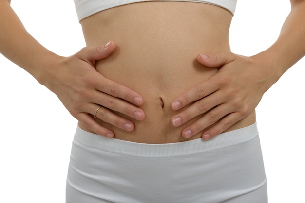 白い背景とクローズアップ女性の胃の痛み プレミアム写真