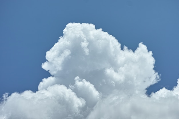 プレミアム写真 雲 背景 ふわふわ 雲 自然 背景