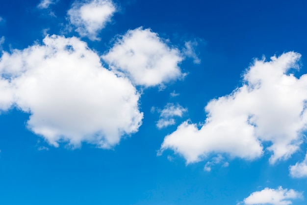 Clouds in the blue sky wallpaper