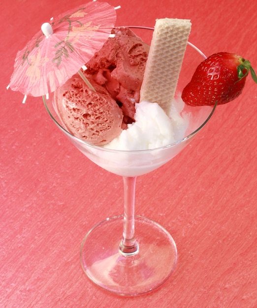 Premium Photo | Cocktail glass with ice cream