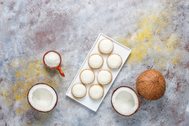 Free Photo Coconut Marshmallow Cookies With Half Coconut Top View