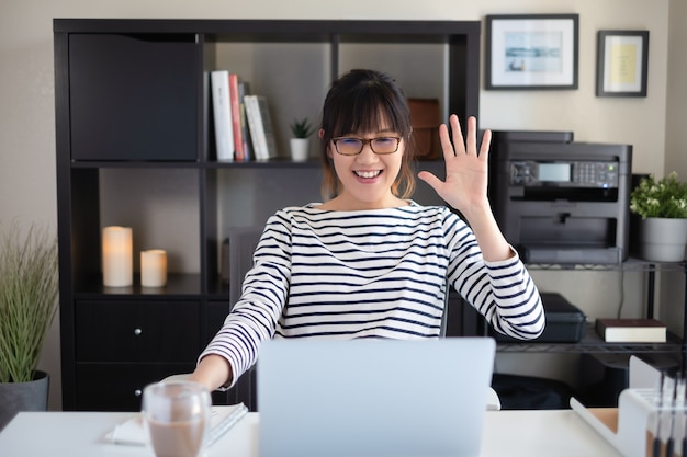 Premium Photo | College student learning online class on computer screen.