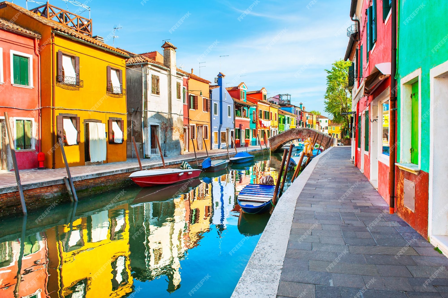 Premium Photo Colorful Houses With Reflections On The Canal In Burano Island Venice Italy 