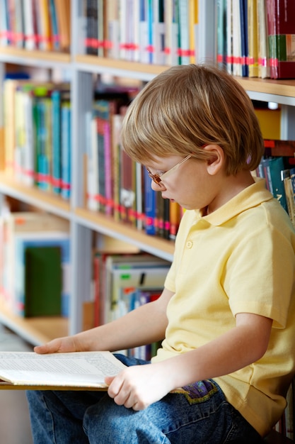 Free Photo | Concentrated child while reading