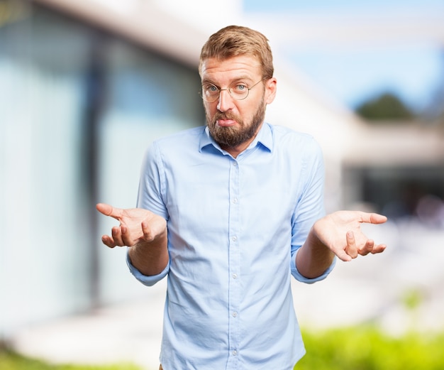 Free Photo | Confused businessman with blurred background