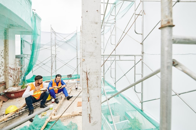 Premium Photo | Construction workers eating lunch