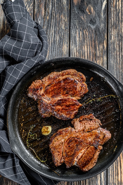 Premium Photo | Cooked grilled marble steak chuck roll in a pan