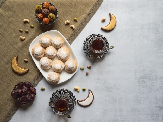Cookies of el fitr islamic feast. ramadan sweets. egyptian cookies "kahk el eid" Premium Photo