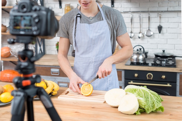 Cooking vlogger Free Photo