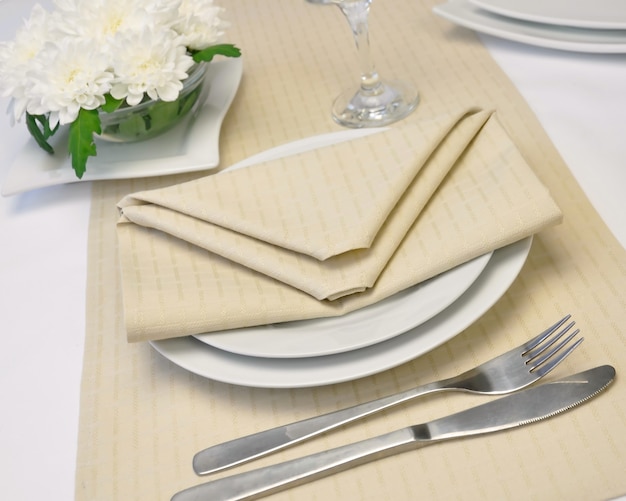 Premium Photo | Coordinated decorative napkin on a plate with cutlery