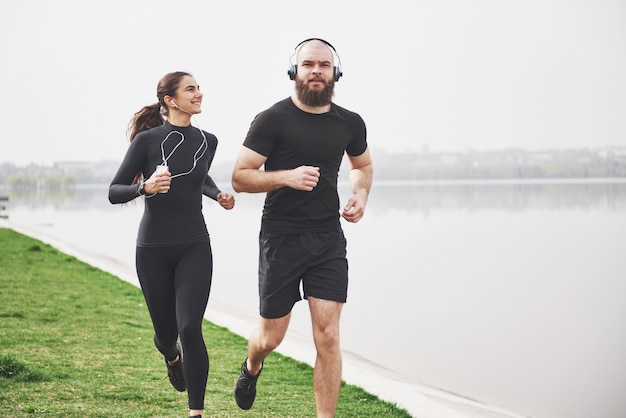 couple joggers