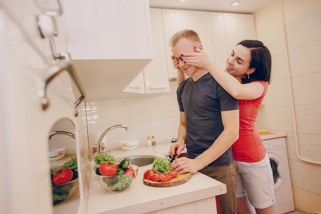 Free Photo Couple In A Kitchen 