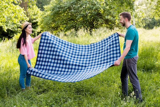 Free Photo Couple Spreading Blanket For Picnic