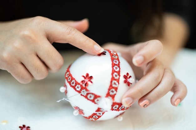 making christmas balls