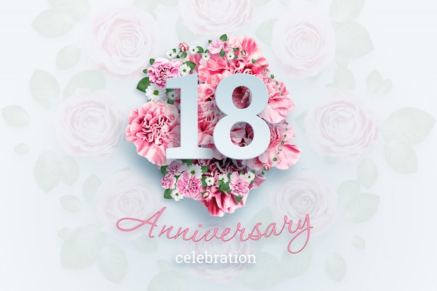 ピンクの花の創造的なレタリング18数字と記念日のお祝いのテキスト 周年記念コンセプト 成人 誕生日 お祝いイベント テンプレート チラシ プレミアム写真