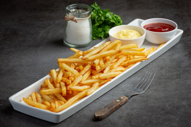 free-photo-crispy-french-fries-with-ketchup-and-mayonnaise