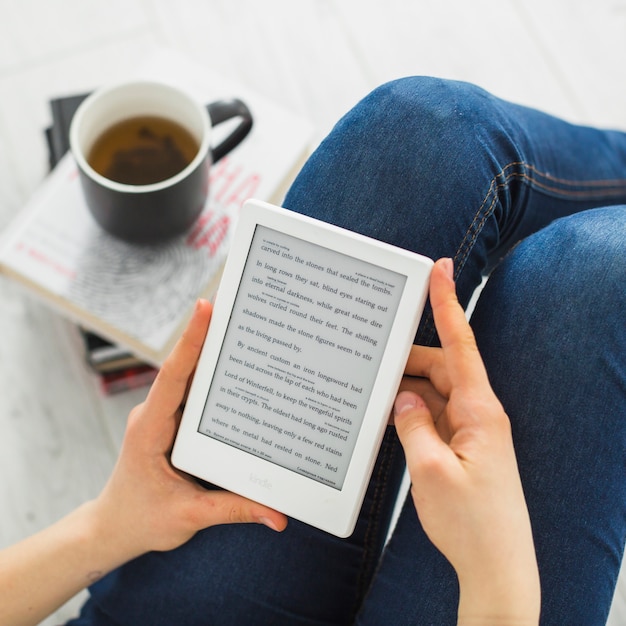 Crop woman reading e-book Free Photo