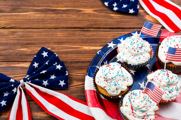 Free Photo | Cupcakes and decor for independence day