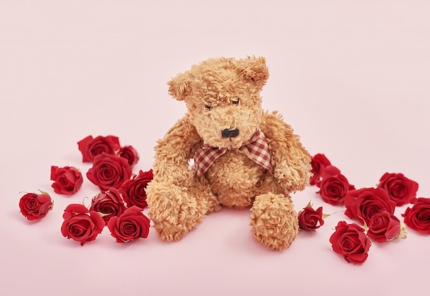 cute teddy bear with red roses