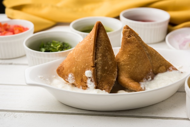 The Great Dahi Samosa Showdown: A Review of India's Beloved Snack