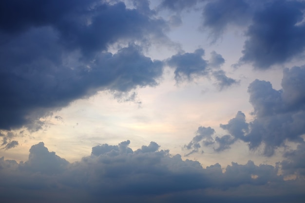 Dark clouds before rain on blue sky | Premium Photo