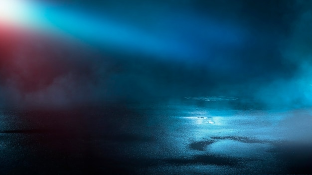 水中の光線の暗い通りの濡れたアスファルト反射抽象的な濃い青の煙のスモッグ空の暗いシーンネオンライトスポットライト プレミアム写真